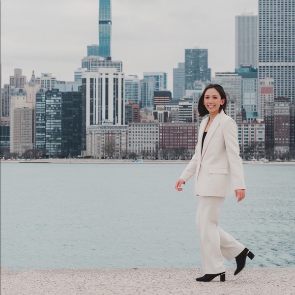 Meet your Posher, Emily - Picture 1 of 3